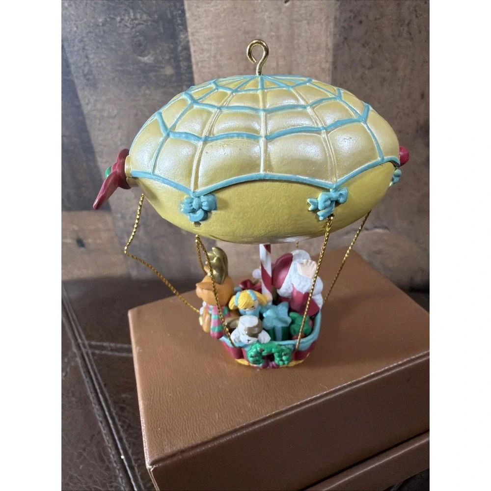 Vintage 1991 Enesco Santa Claus Hot Air Balloon Blimp Christmas Ornament